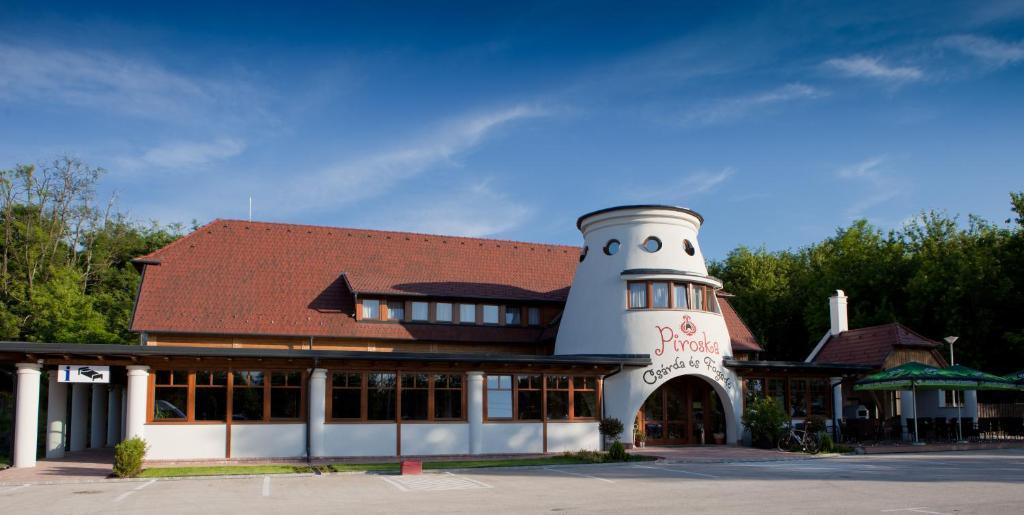Piroska Csarda Es Panzio Bed & Breakfast Siofok Bagian luar foto